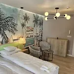 Z Widokiem Na Morze I Port Apartment Treptower Deep